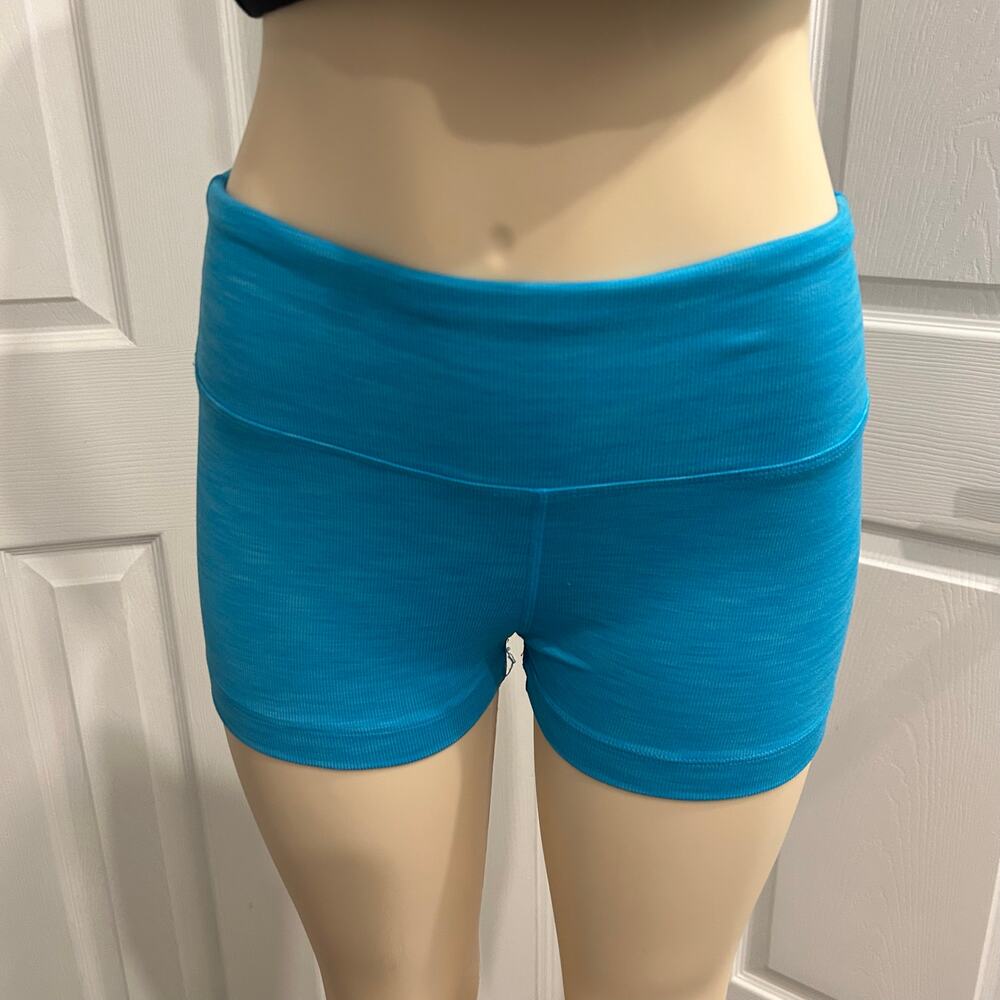 Trendy gym wear NOBULL Women’s Seamless Performance Shorts Blue Size M
